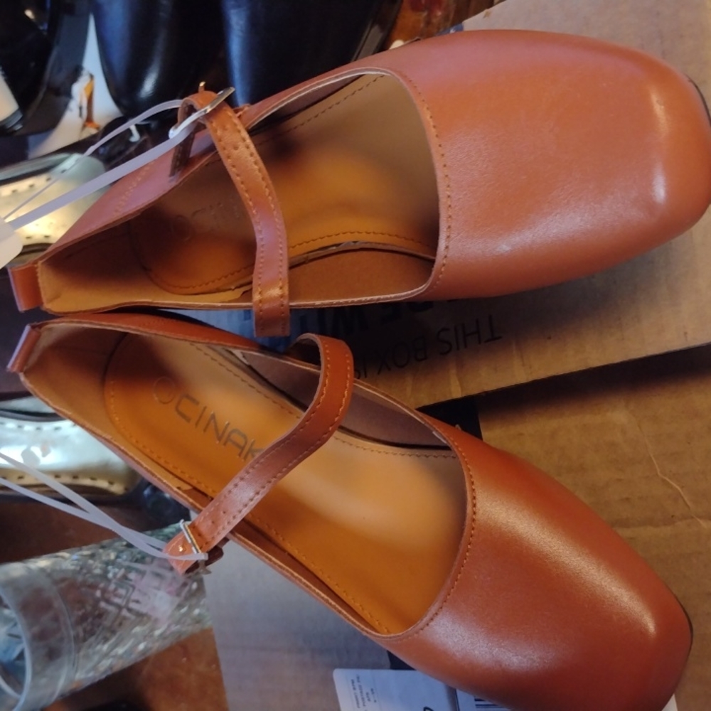 Brown Mary Jane's by, CINAK sz 7 NEW